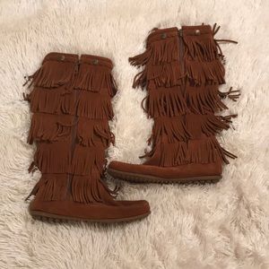 Minnetonka 5 layer fringe boots